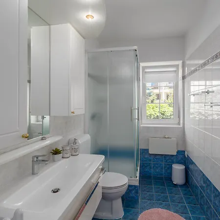 Lichtdurchflutetes Nur 500 Meter Zum Mit Privater Terrasse * Funtana