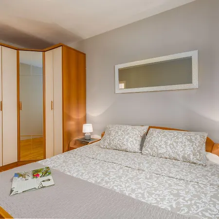 Apartment Lichtdurchflutetes Nur 500 Meter Zum Mit Privater Terrasse