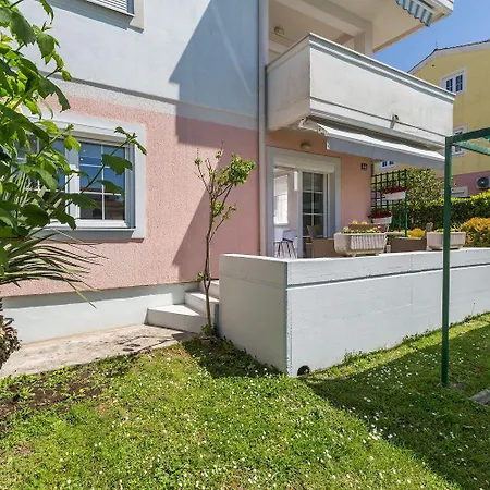 Lichtdurchflutetes Nur 500 Meter Zum Mit Privater Terrasse Funtana