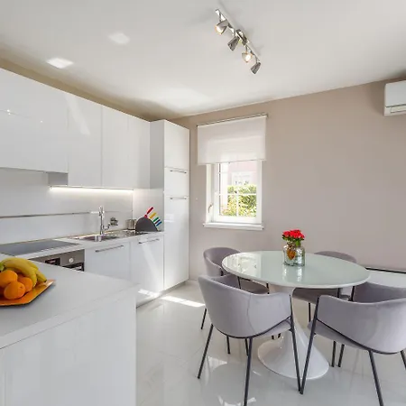 Lichtdurchflutetes Nur 500 Meter Zum Mit Privater Terrasse Apartment Funtana